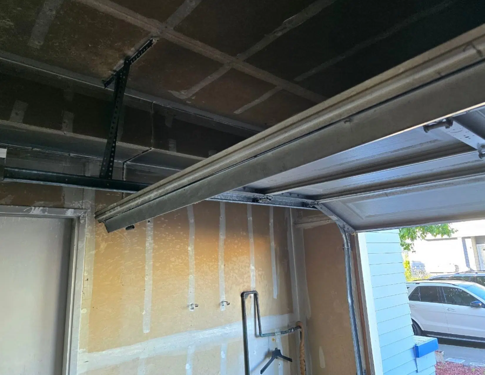Off track garage door repair Antioch CA
